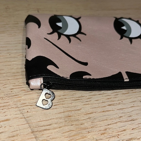 Ipsy Betty Boop Makeup Bag - Picture 2 of 7